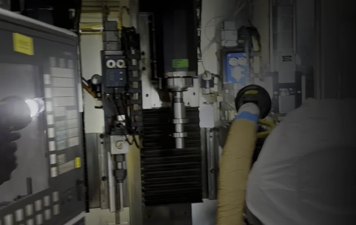 Technische Reinigung einer Honmaschine