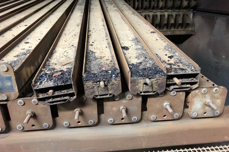 Trockner einer Rollenoffset-Druckmaschine gereinigt