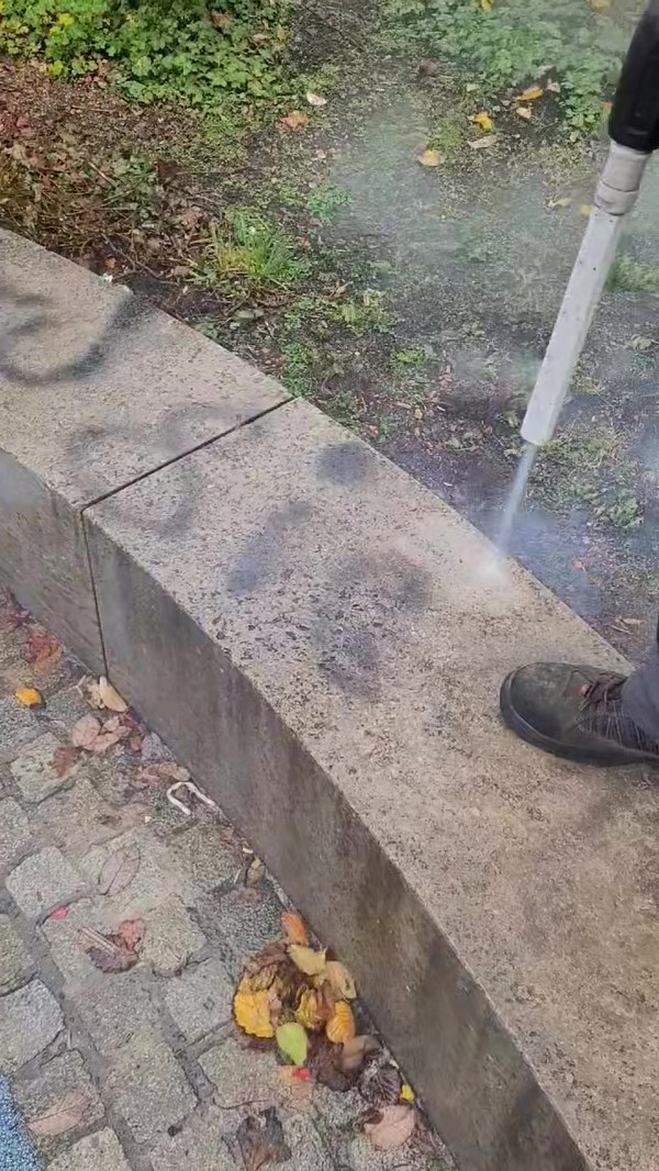 Graffitientfernung mit Trockeneis in Vaihingen an der Enz